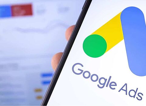 Handyabbildung mit Google Ads Logo